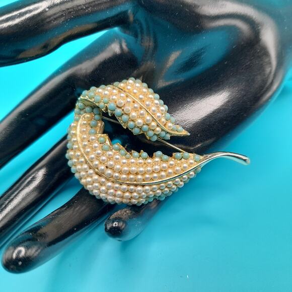 BSK Vintage Turquoise Bead Glass Pearl Brooch, Designer Brooch, 1960s - Picture 7 of 11